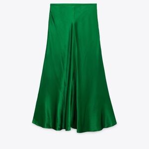 Zara satin green skirt size L
